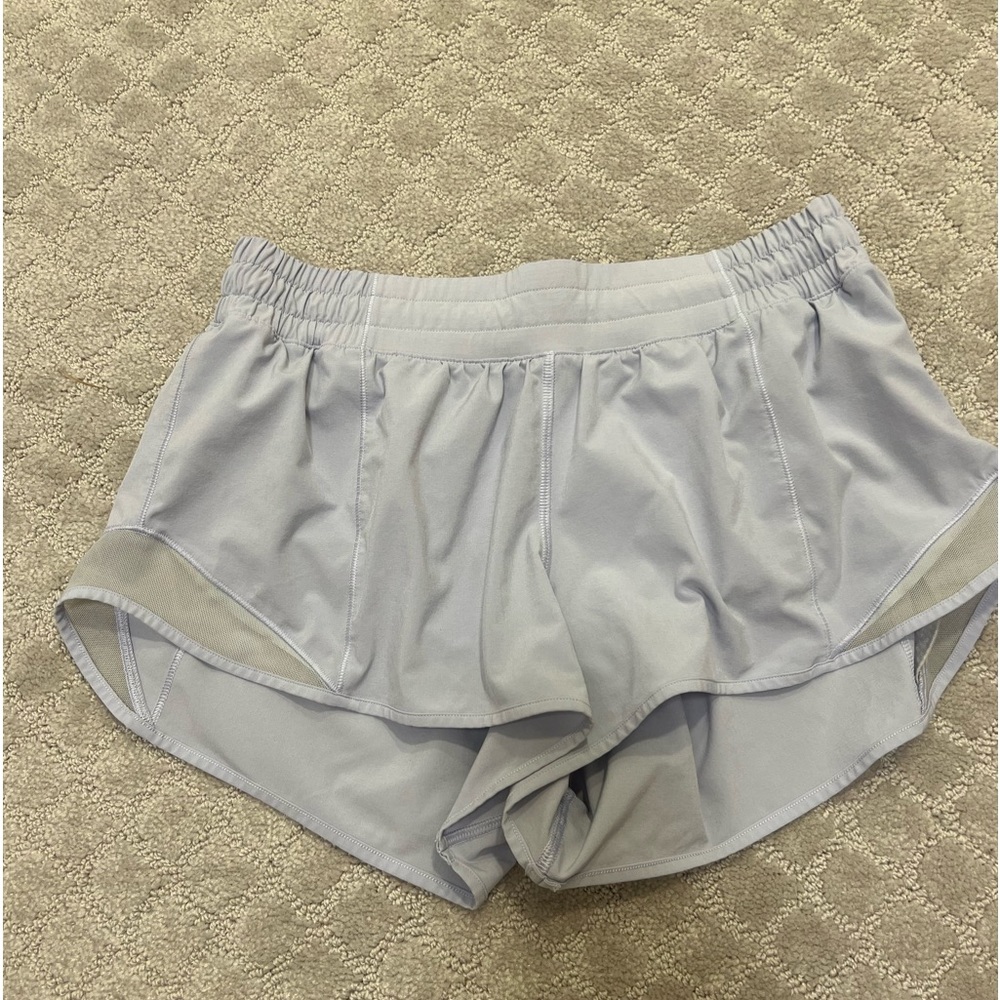 Lulu hotty hot shorts 2.5 size 6